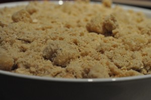 Pærecrumble med marcipan - nem pærekage