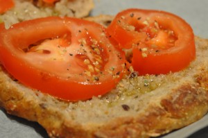 Brød med tomat og krydderi - stop madspild