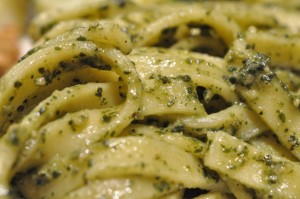 Svinefilet på pande med pesto pasta • opskrift