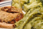 Svinefilet på pande med pesto pasta – opskrift