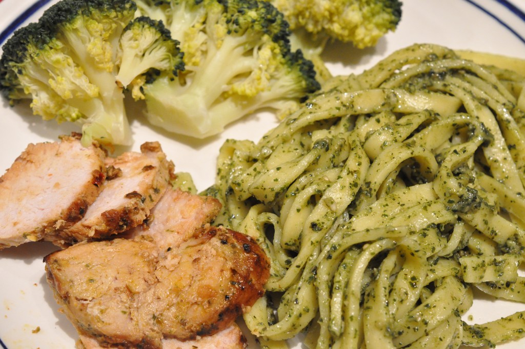 Svinefilet på pande med pesto pasta • opskrift