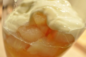 Syltede frugter med vanillecreme nem dessert