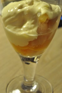 Syltede frugter med vanillecreme nem dessert