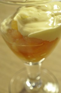 Syltede frugter med vanillecreme nem dessert