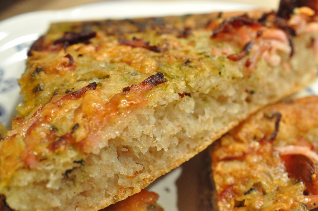 DSC_8953 • nogetiovnen.dk Pizza brød med skinke - nem deep pan pizza
