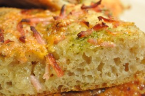 DSC_8971 Pizza brød med skinke - nem deep pan pizza