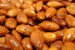 Snack mandler med chili og cayennepeber