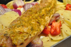 Marineret svinefilet i ovn med tilbehør