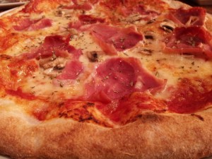 Et varmt bankende fødselsdagshjerte - pizza fra pizzamanden