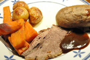 Culottesteg i stegeso med gulerødder og løg