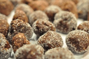 Havregrynskugler med fløde og rom - opskrift