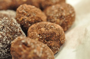 Havregrynskugler med fløde og rom - opskrift