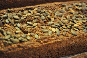 Rugbrød med gær, kerner & øl - uden surdej