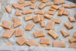 Karameller i mikroovn - nem opskrift