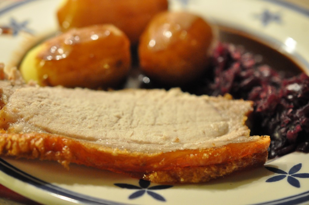 Langtidsstegt flæskesteg med sprøde svær