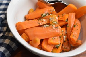 Marinerede gulerødder med hvidløg & persille