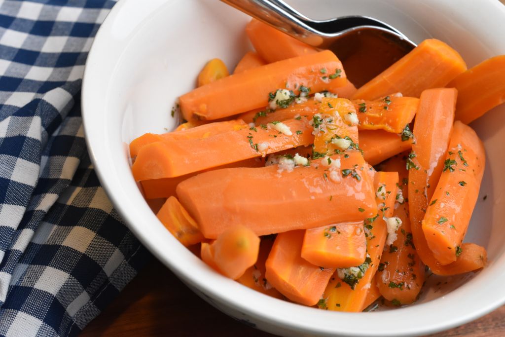 Marinerede gulerødder med hvidløg & persille