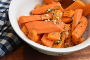 Marinerede gulerødder med hvidløg & persille
