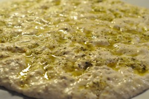 Sprødt hvidløgsbrød af koldthævet dej