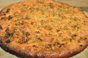 Sprødt hvidløgsbrød af koldthævet dej