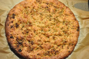 Sprødt hvidløgsbrød af koldthævet dej