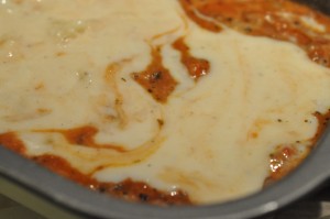 Hjemmelavet lasagne med mornaysauce - opskrift