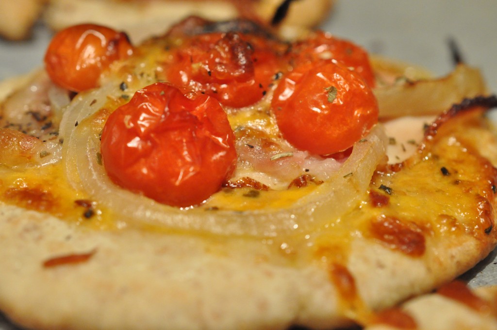 Tøm køleskabet pizza på pitabrød