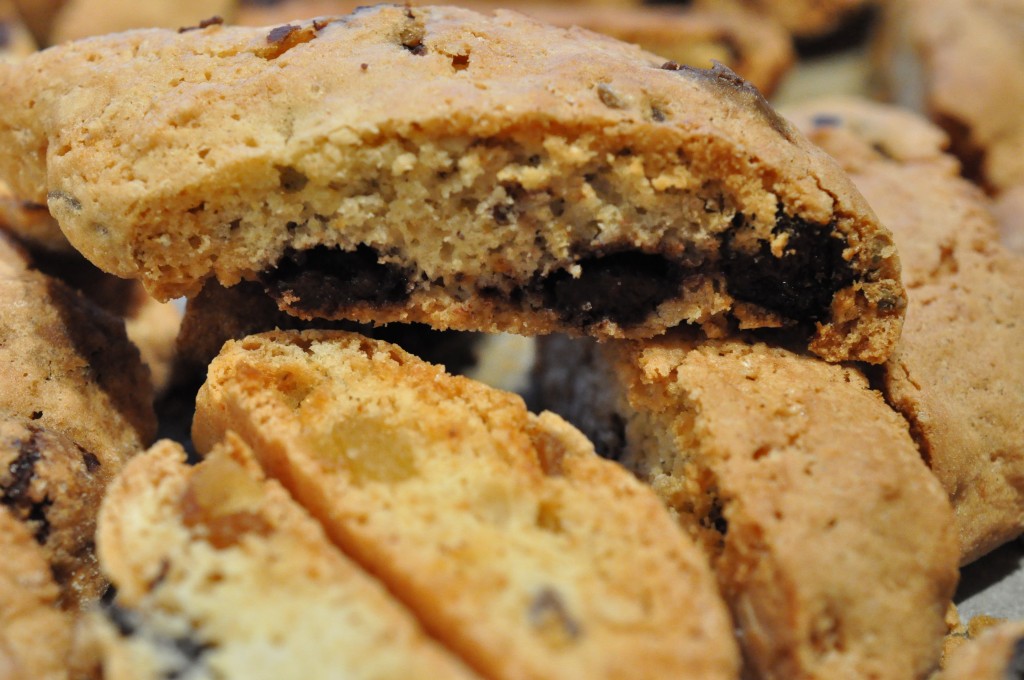 Cantuccini med chokolade, bær og nødder