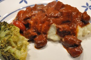 Gullash opskrift - klassisk mormor simremad