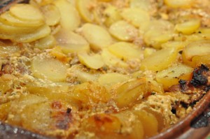 Kalkun i Römertopf med bacon & flødekartofler