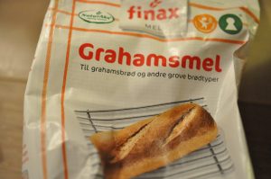 Grahamsboller og grahamsbrød - nem opskrift
