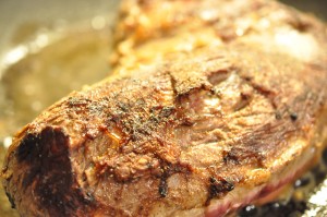 Oksecuvette med krydrede flødekartofler i stegeso