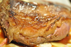 Oksecuvette med krydrede flødekartofler i stegeso