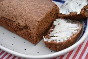 Ølkage opskrift - nem krydderkage med smør