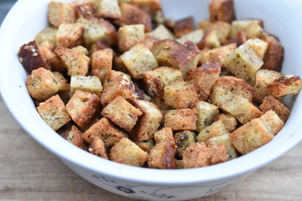 Brødcroutoner med hvidløg - croutoner opskrift