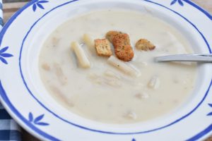 Aspargessuppe med dåse asparges - opskrift