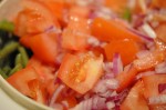 Bønnesalat med rødløg og sennepsdressing