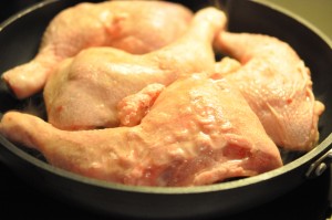 Paprikakylling i gryde med flødesovs opskrift