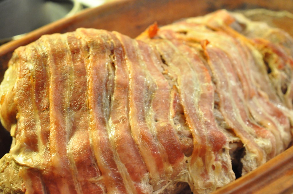 Nakkefilet med bacon i Römertopf med tyttebær/flødesauce