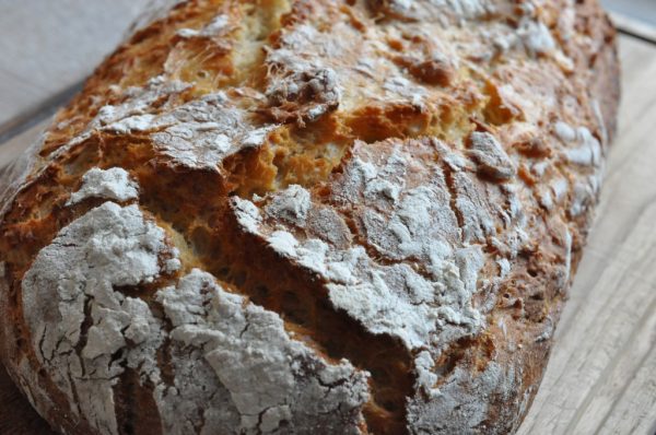 Brød og boller med havregryn og majsmel