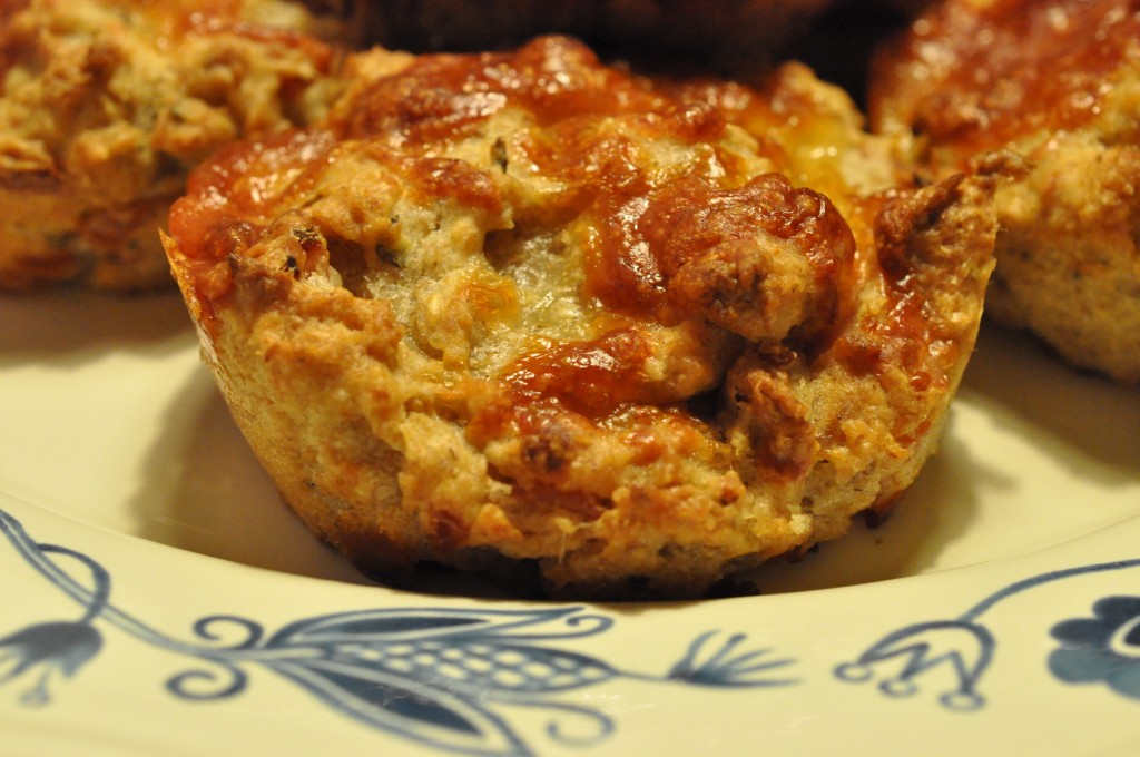 Grove scones med revet ost og skinke