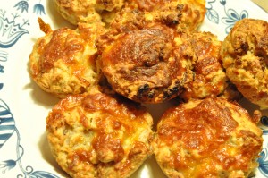 Grove scones med revet ost og skinke