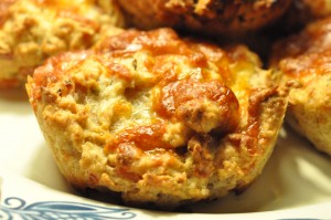 Grove scones med revet ost og skinke