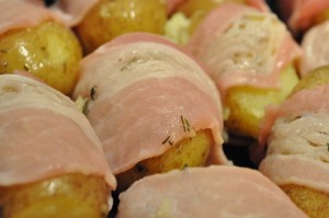 Små frække kartofler med bacon, hvidløg og timian