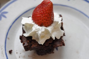 Chokoladekage med chokolade, marcipan og nougat