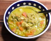 Cremet kyllingesuppe med grøntsager - nem opskrift