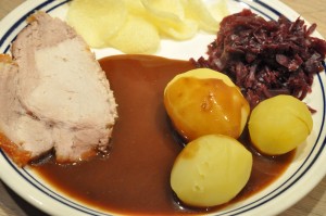 Langtidsstegt flæskesteg med sprøde svær
