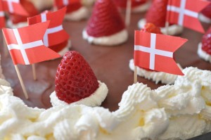 Fødselsdagslagkage i bradepande nem lagkage