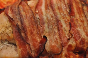 Kalkunbryst med bacon og bulgur i Römertopf