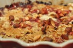 Jordbærcrumble - nem kage med frosne bær